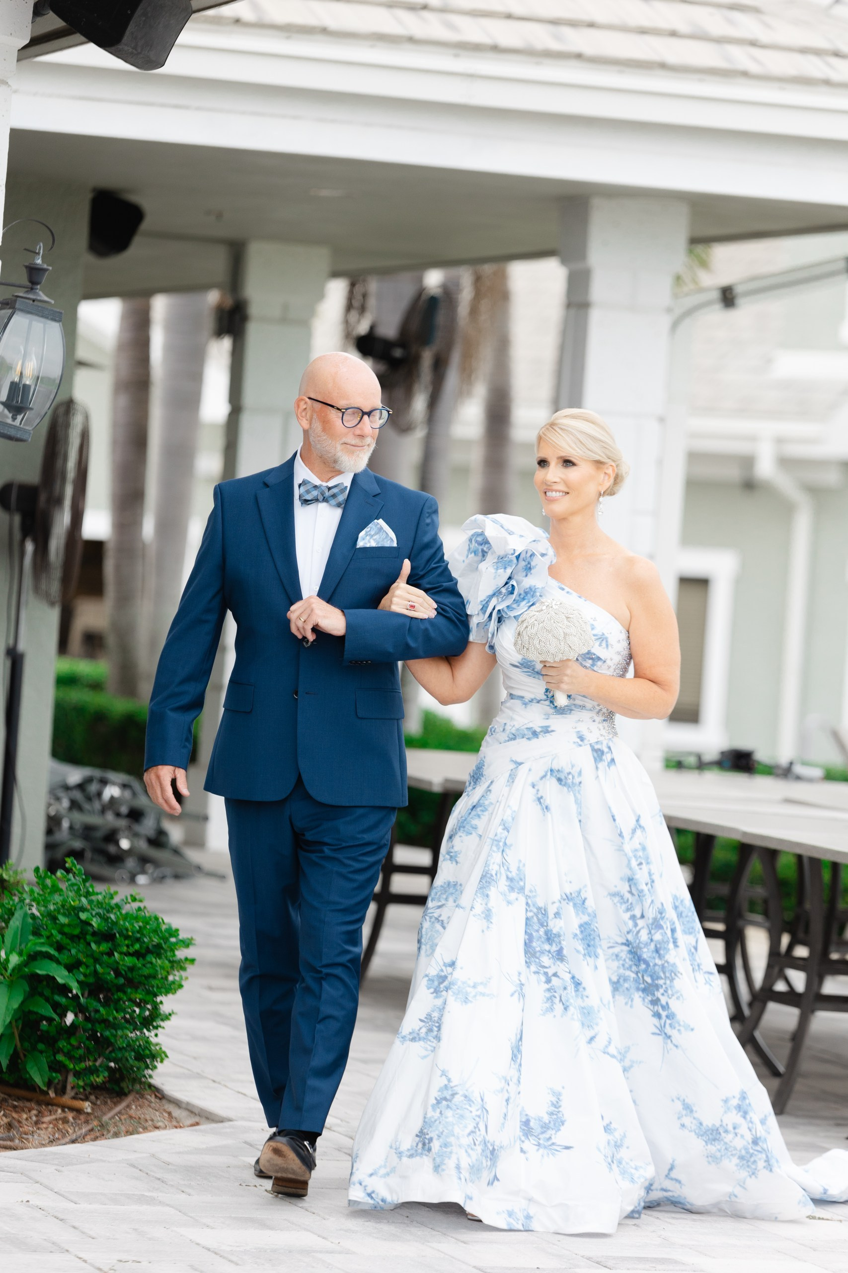 LOVE ON THE FAIRWAY. My name is Kate and I am family and wedding photographer