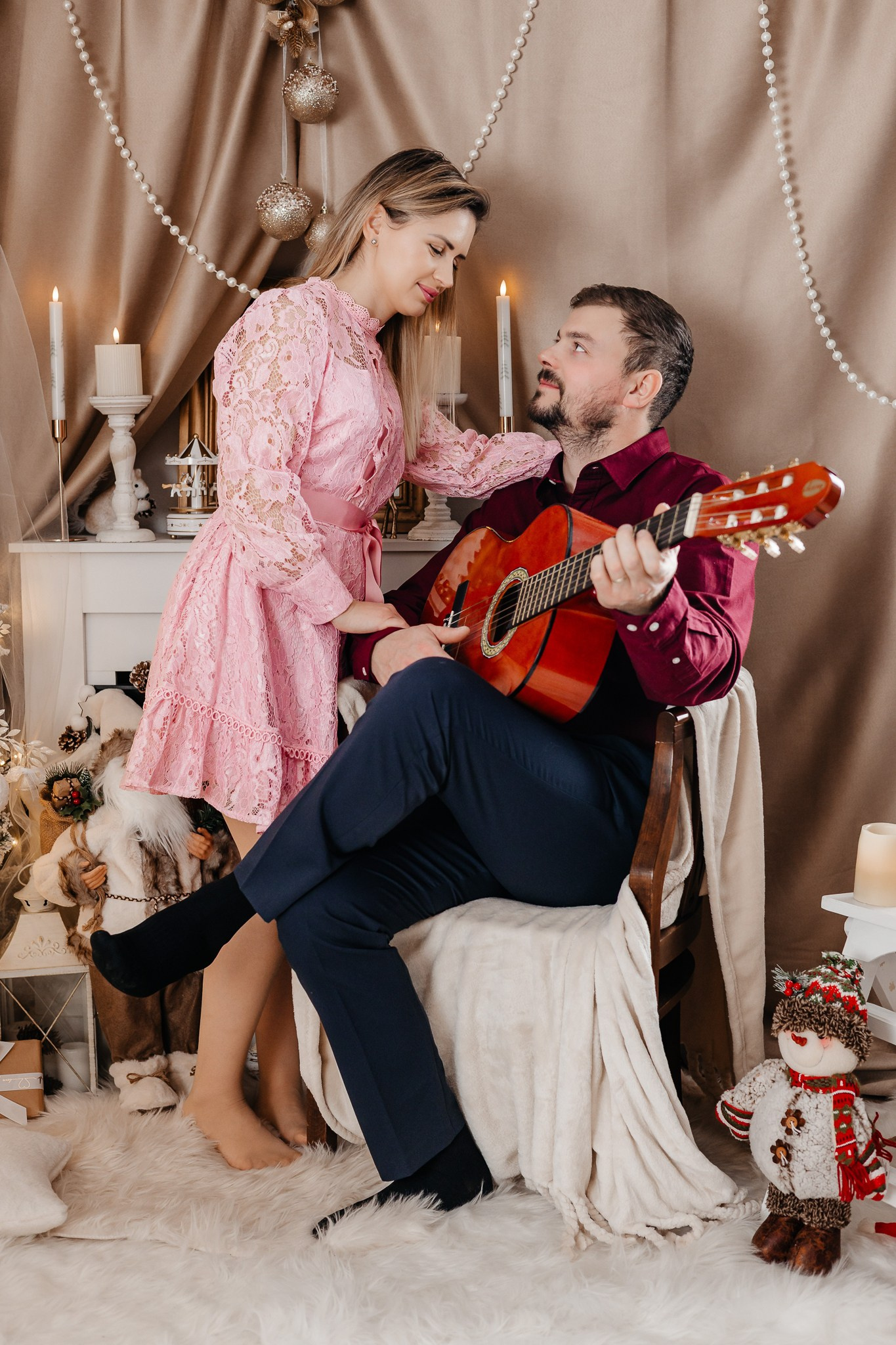 Ședințe Foto Crăciun 2025 Piatra Neamț | Fotografii de Sărbători | FotoACTIV. Fotograf Profesionist Piatra Neamț, Roman, Târgu Neamț, Bicaz, Neamț | Studio, Nuntă, Botez, Eveniment | FotoACTIV