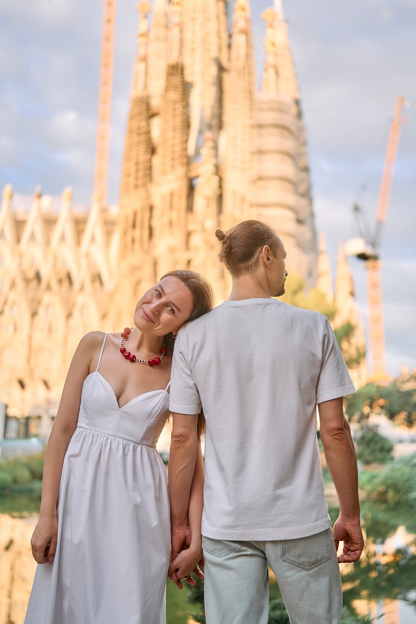 Description of the Sagrada Familia location for a love-story or individual photo shoot in Barcelona, examples of photos. POSTCARD.BCN Photographer Kate in Barcelona. Love-story, family or individual photo shoots