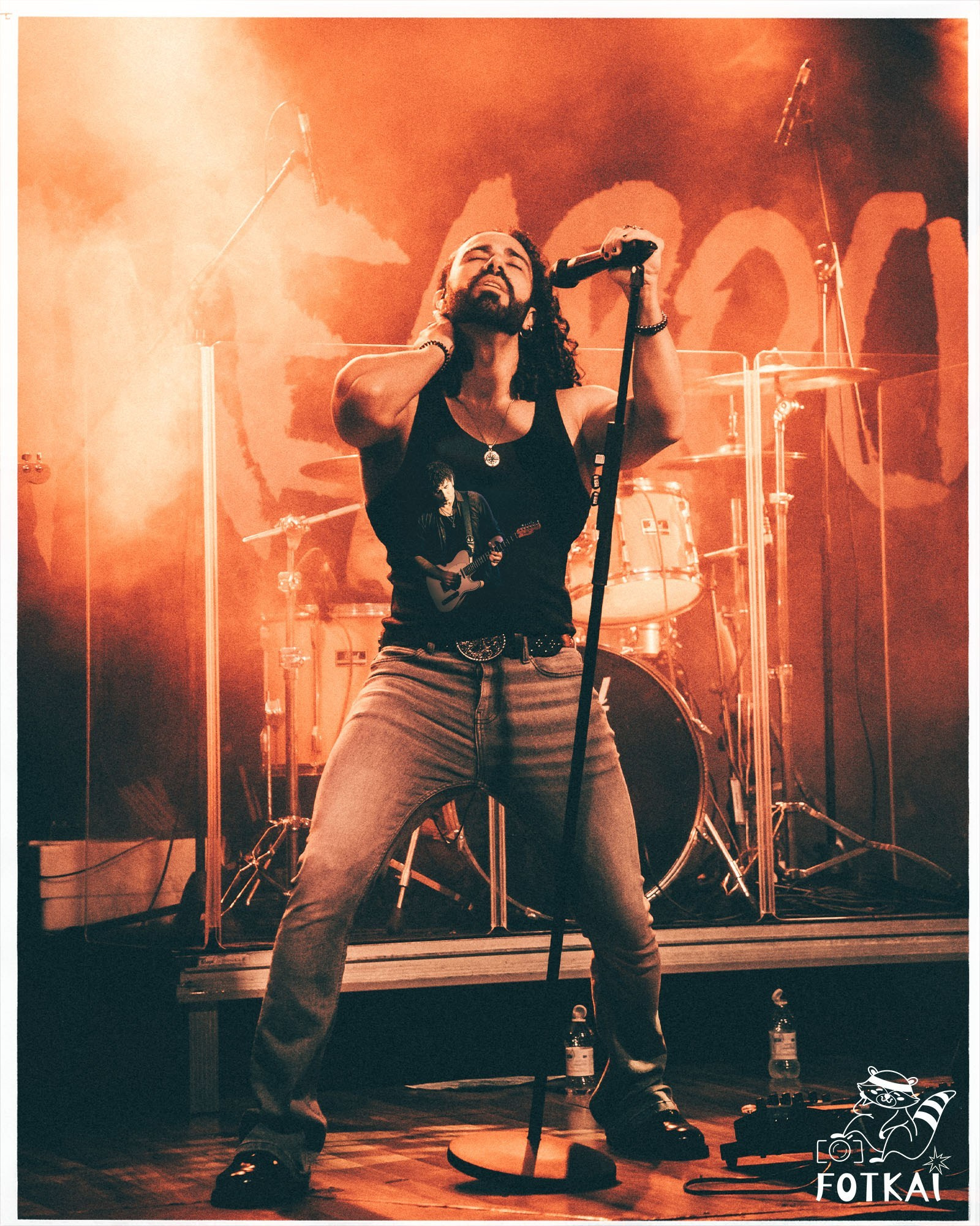 DENISDENIS: «El amor es la esperanza que se necesita» — la banda gaditana que convierte emoción en identidad | FOTKAI