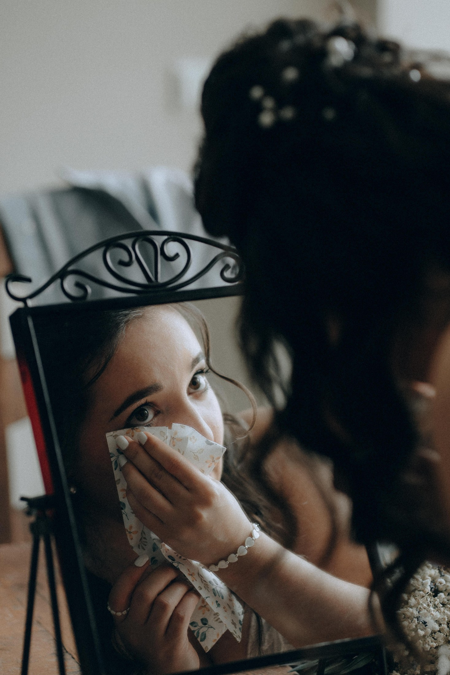 Braut trägt Schmuck – kreative Hochzeitsreportage Dresden