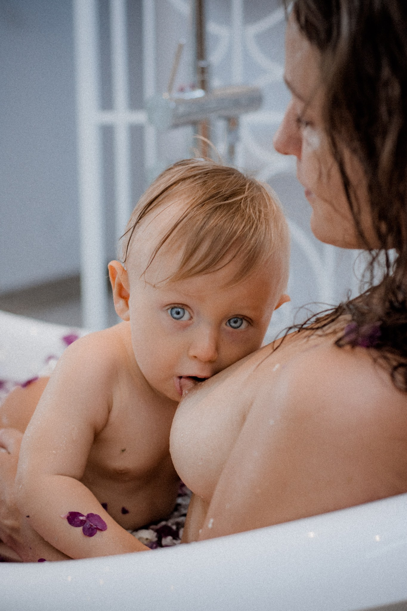 Cosmos with mommy. Professional portrait photographer in Los Angeles | Axenia Haritonova