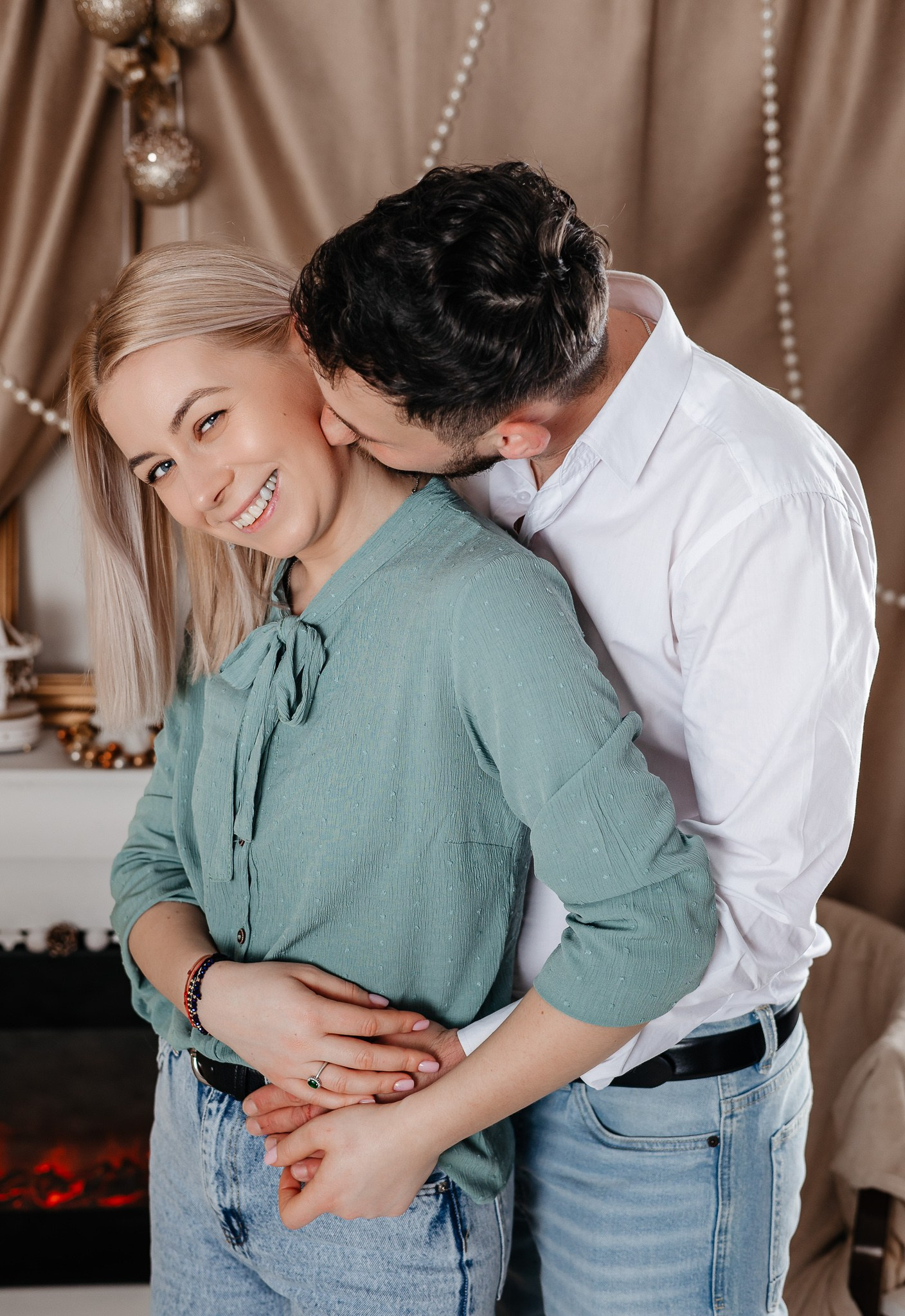 Ședințe Foto Crăciun 2025 Piatra Neamț | Fotografii de Sărbători | FotoACTIV. Fotograf Profesionist Piatra Neamț, Roman, Târgu Neamț, Bicaz, Neamț | Studio, Nuntă, Botez, Eveniment | FotoACTIV