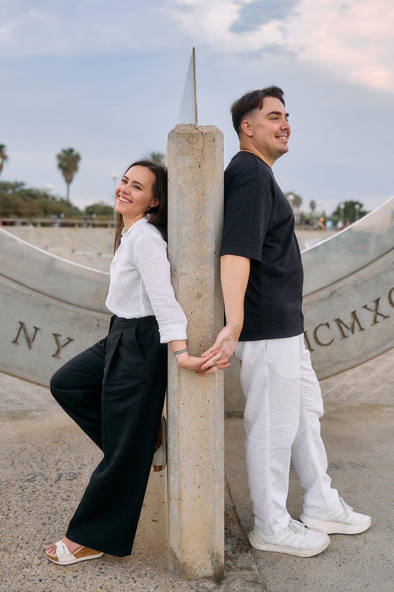 Description of the Port Olimpic location for a  love-story or individual photo shoot in Barcelona, examples of photos taken at this spot. POSTCARD.BCN Photographer Kate in Barcelona. Love-story, family or individual photo shoots