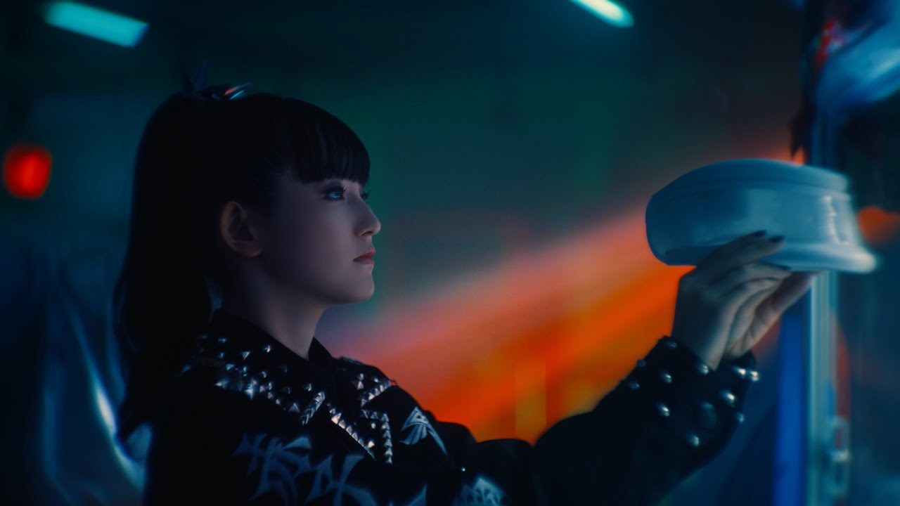 BABYMETAL lanza nuevo video «Headbangeeeeerrrrr!!!!! 15th Night Ver.» — una versión festiva de su éxito legendario | FOTKAI