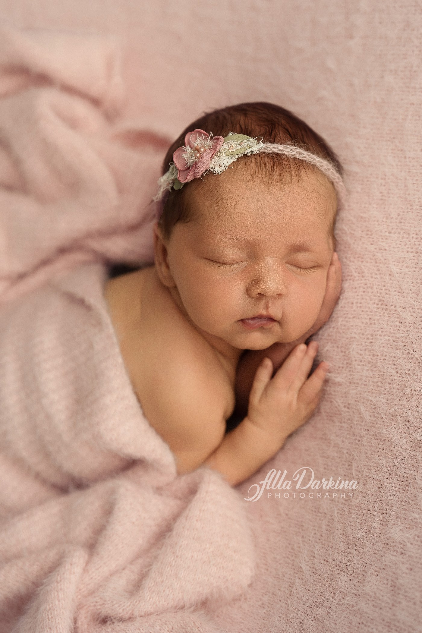 Newborn session price guide. Newborn and family photographer. Hills District. Sydney