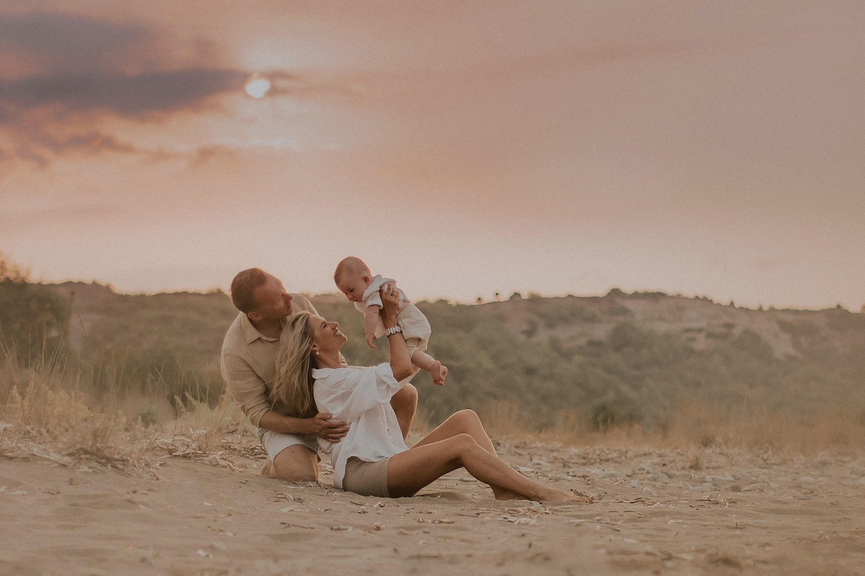 Family photography on the ocean shore. Professional portrait photographer in Los Angeles | Axenia Haritonova