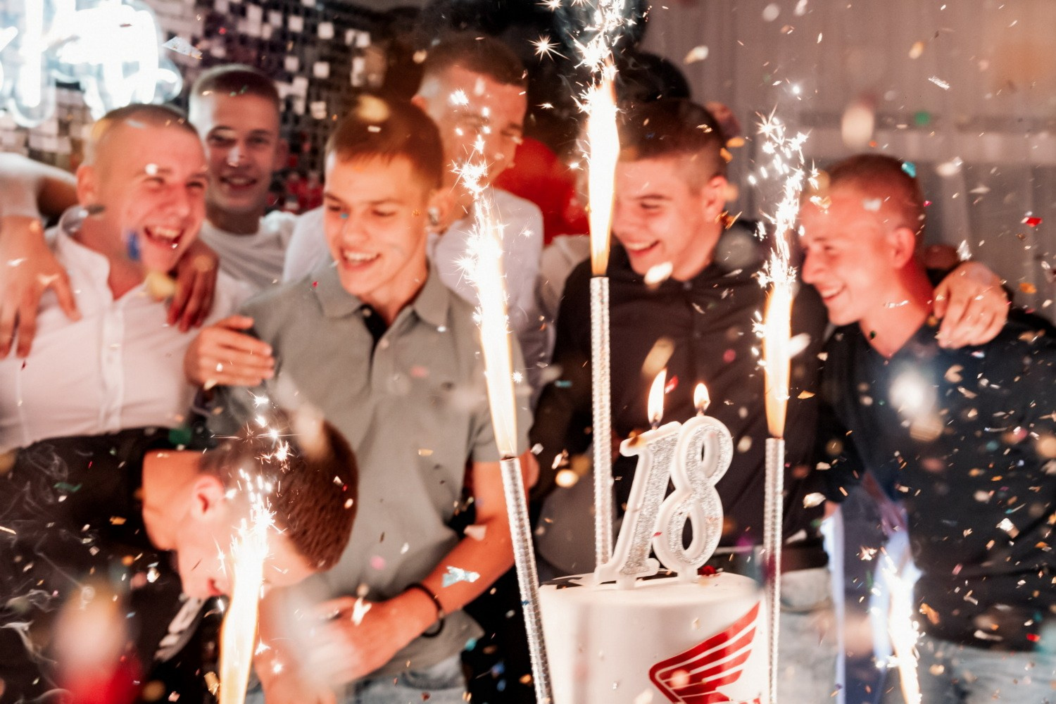 FOTOGRAFISANJE PUNOLETSTVA. Fotografi iz Backog Petrovca David i Andrea Stojanovic