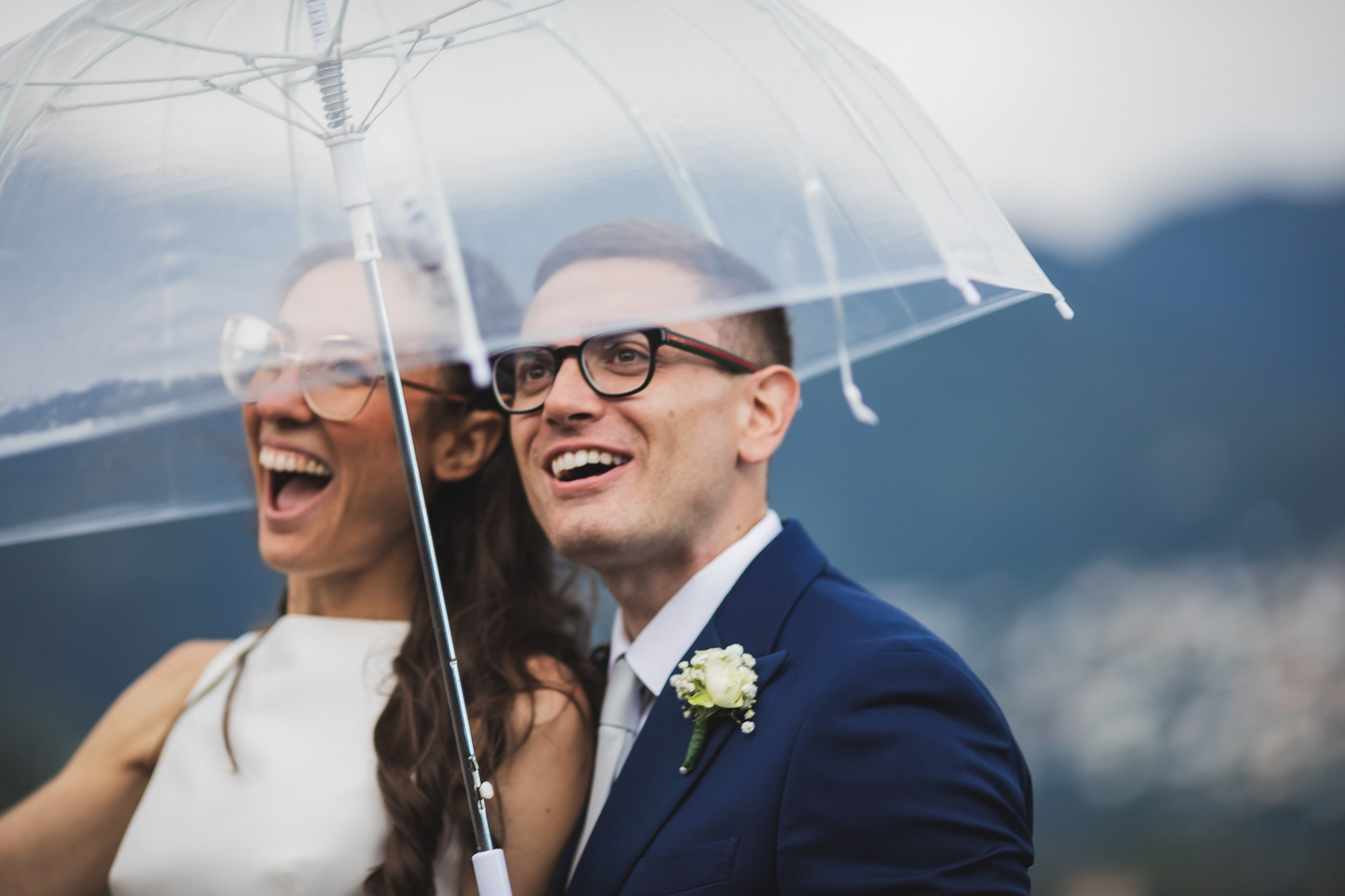 Matrimonio con la Pioggia Milano Emme Studios. Fotografa di matrimonio a Milano e in Lombardia. Racconto matrimoni con uno stile naturale, elegante e senza pose forzate