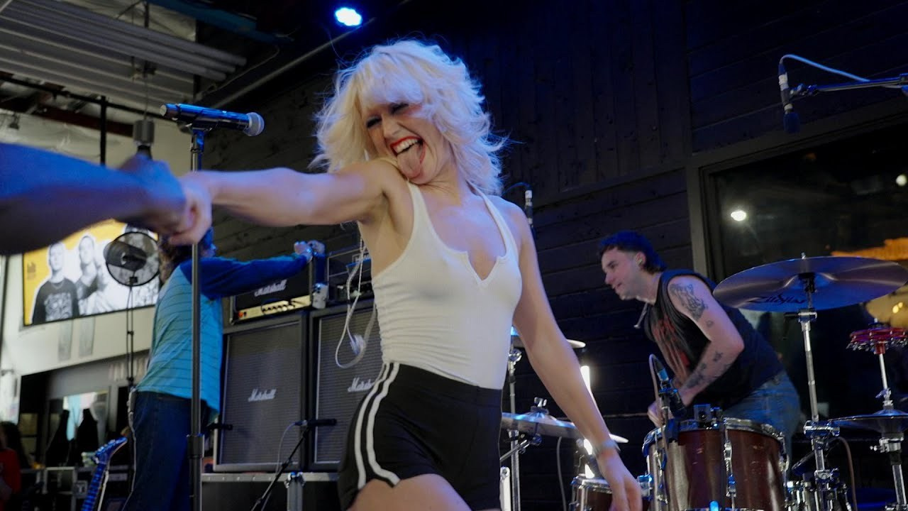 Amyl and The Sniffers en Barcelona: concierto en Razzmatazz verano 2026, punk rock | FOTKAI
