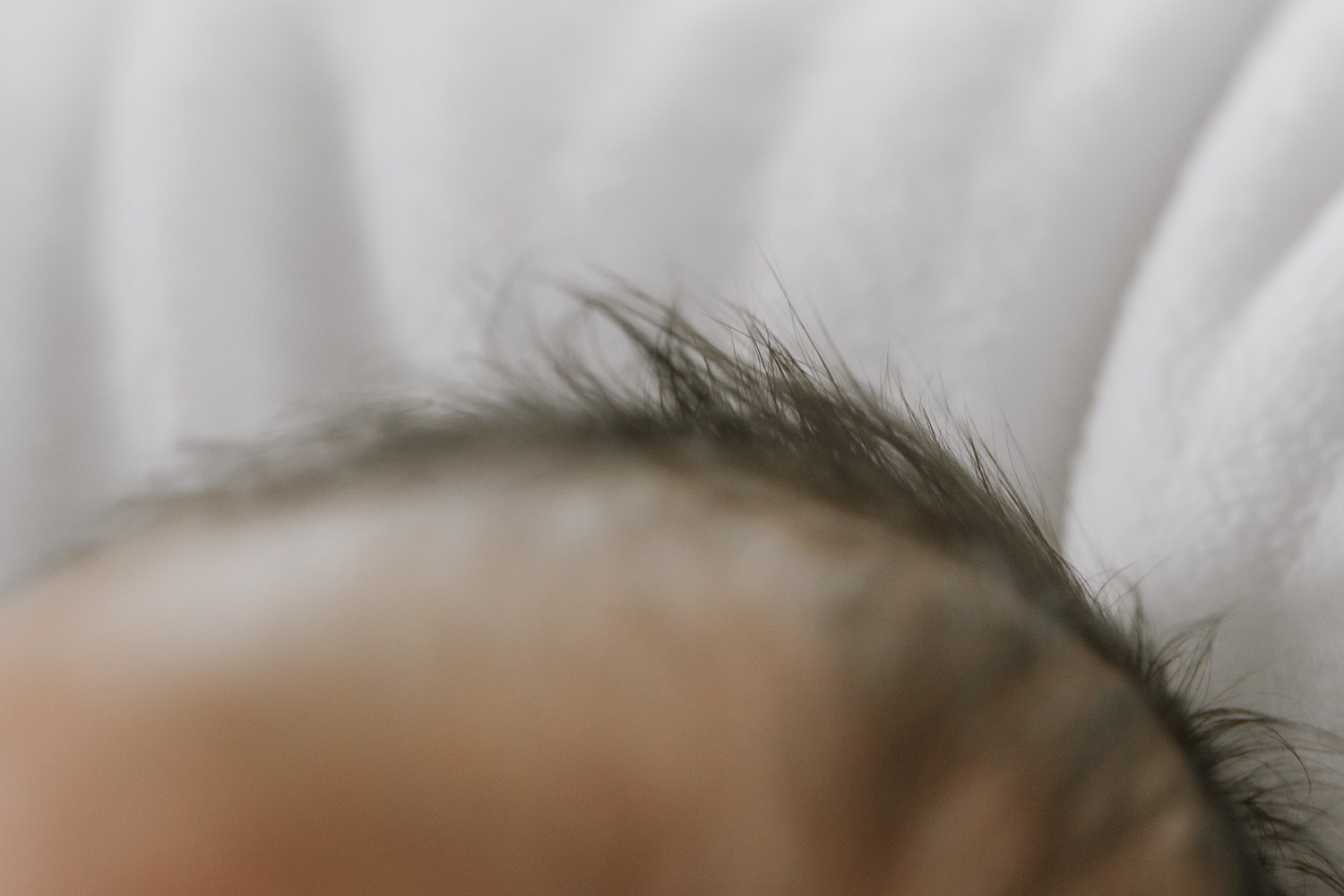 Neugeborenenfotografie Düsseldorf, Newborn Shooting Düsseldorf, Babyfotograf Düsseldorf, natürliche Babyfotos, Familienfotografie Düsseldorf, Neugeborenenshooting NRW.