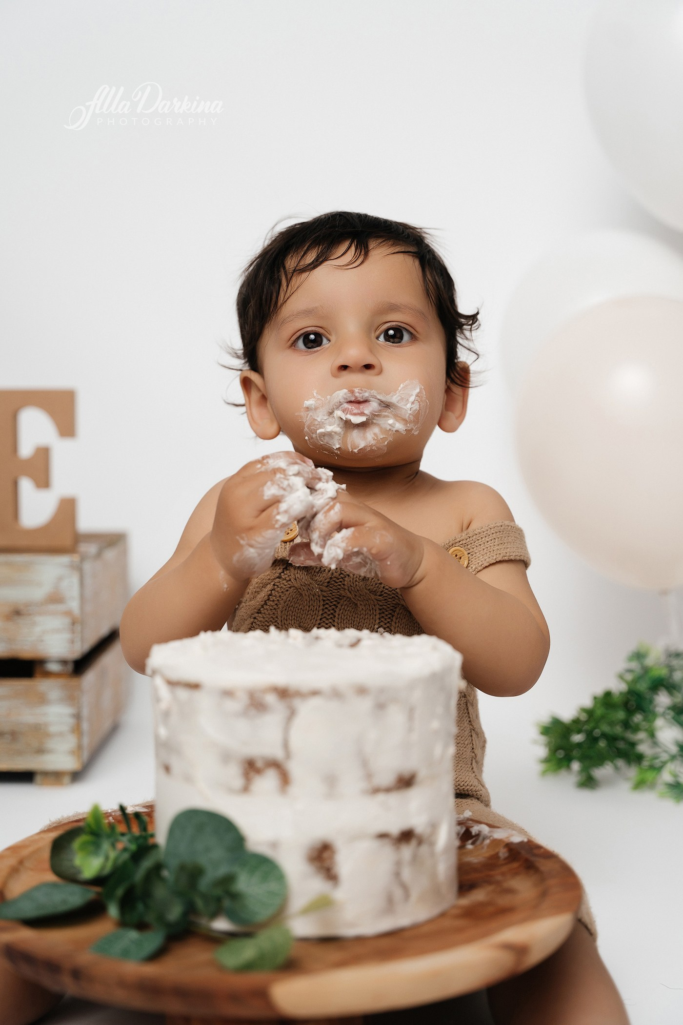 Cake smash session. Newborn and family photographer. Hills District. Sydney