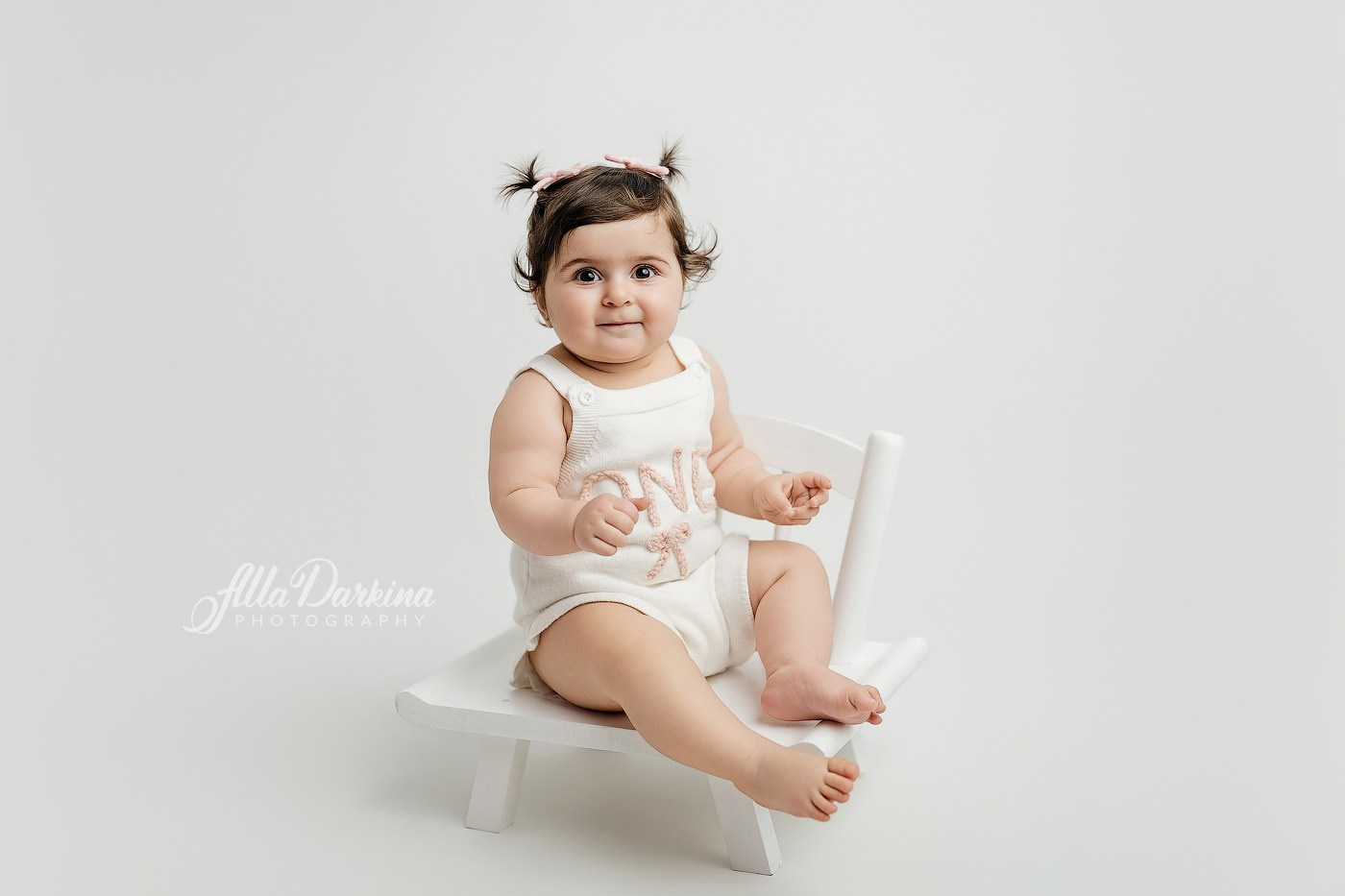 Photo session for 3-12 months babies price guide. Newborn and family photographer. Hills District. Sydney