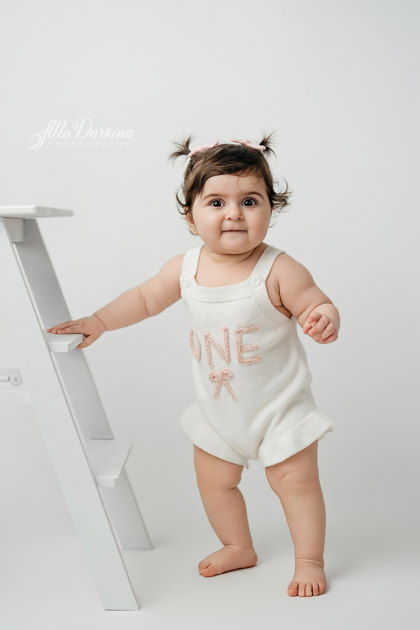 Photo session for 3-12 months babies price guide. Newborn and family photographer. Hills District. Sydney