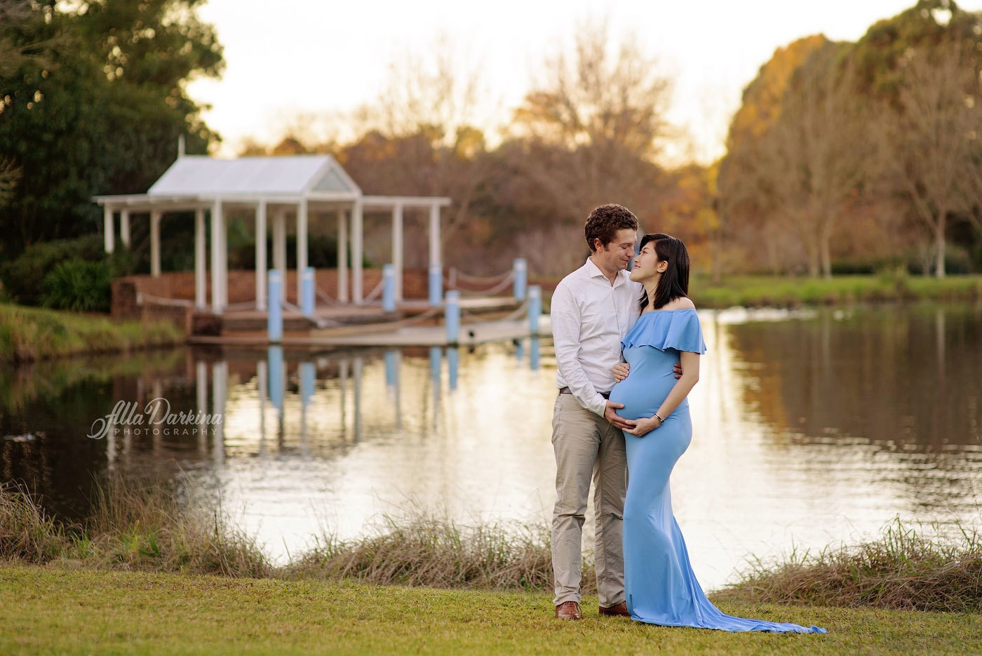 Outdoor maternity photography