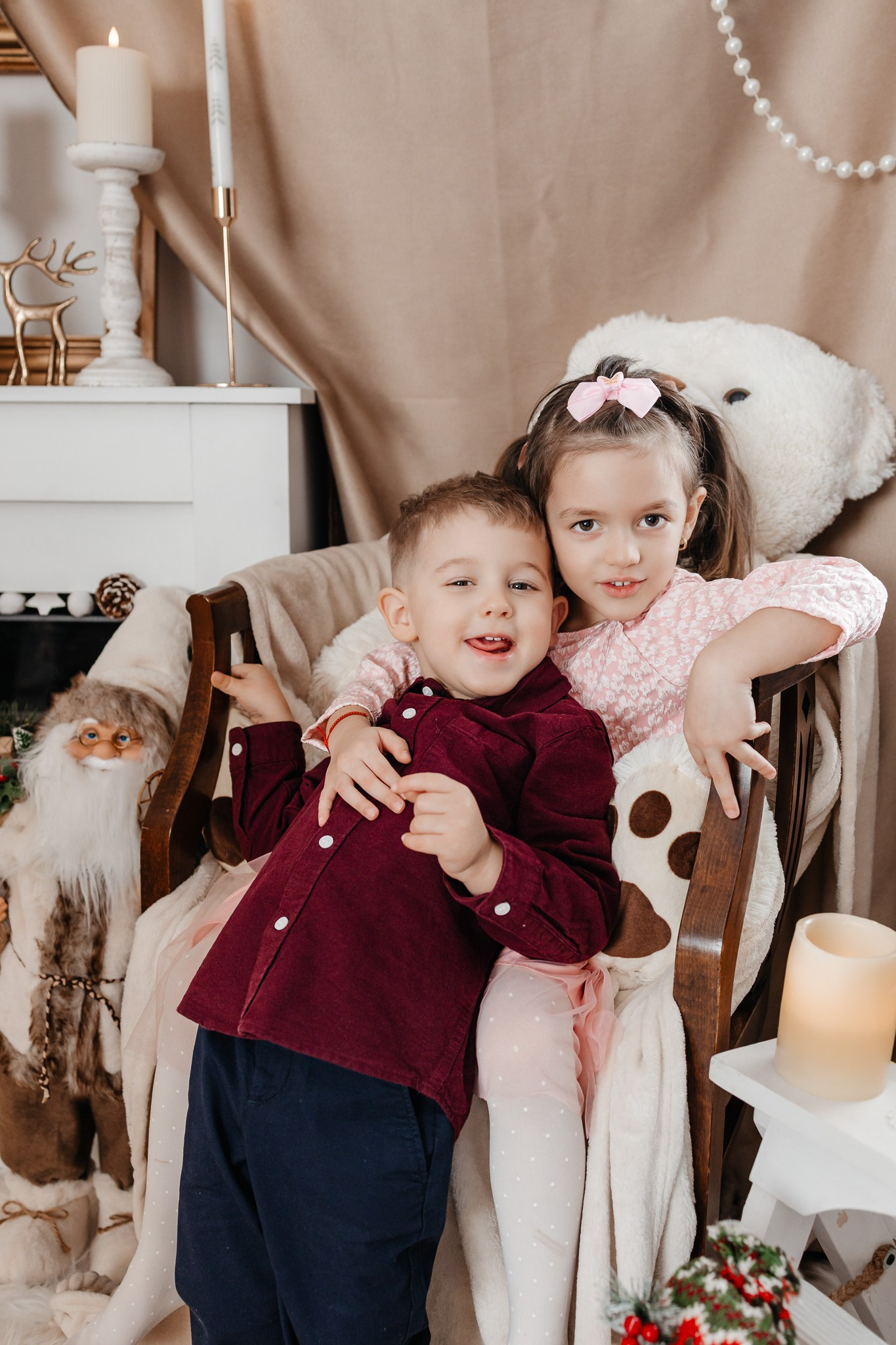 Ședințe Foto Crăciun 2025 Piatra Neamț | Fotografii de Sărbători | FotoACTIV. Fotograf Profesionist Piatra Neamț, Roman, Târgu Neamț, Bicaz, Neamț | Studio, Nuntă, Botez, Eveniment | FotoACTIV