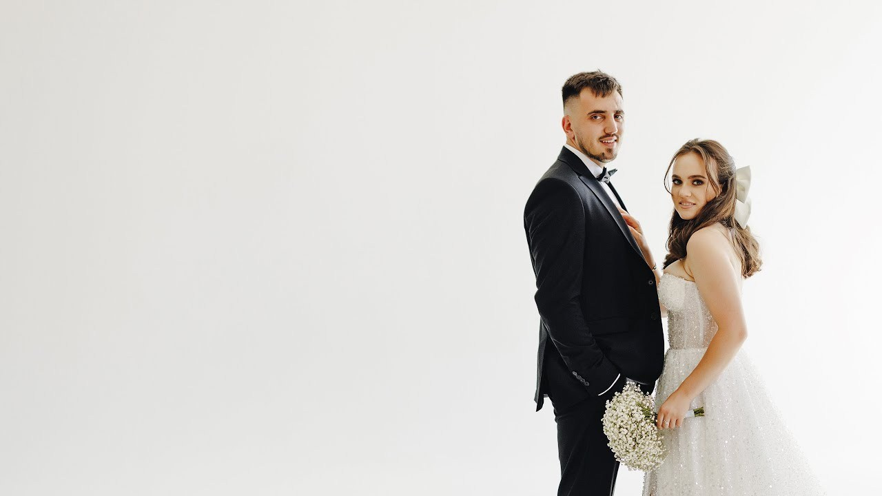 Victoria si Constantin. Wedding photographer and videographer