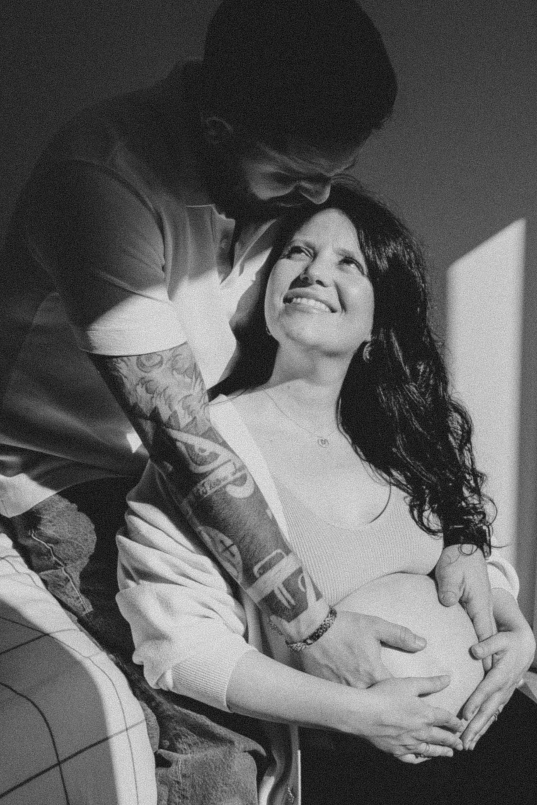 Sesión familiar embarazo. Fotografía profesional en Calafell - Elena Medvedeva