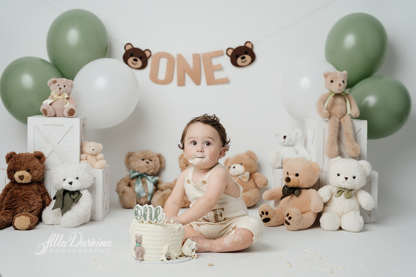 Cake smash session price guide. Newborn and family photographer. Hills District. Sydney