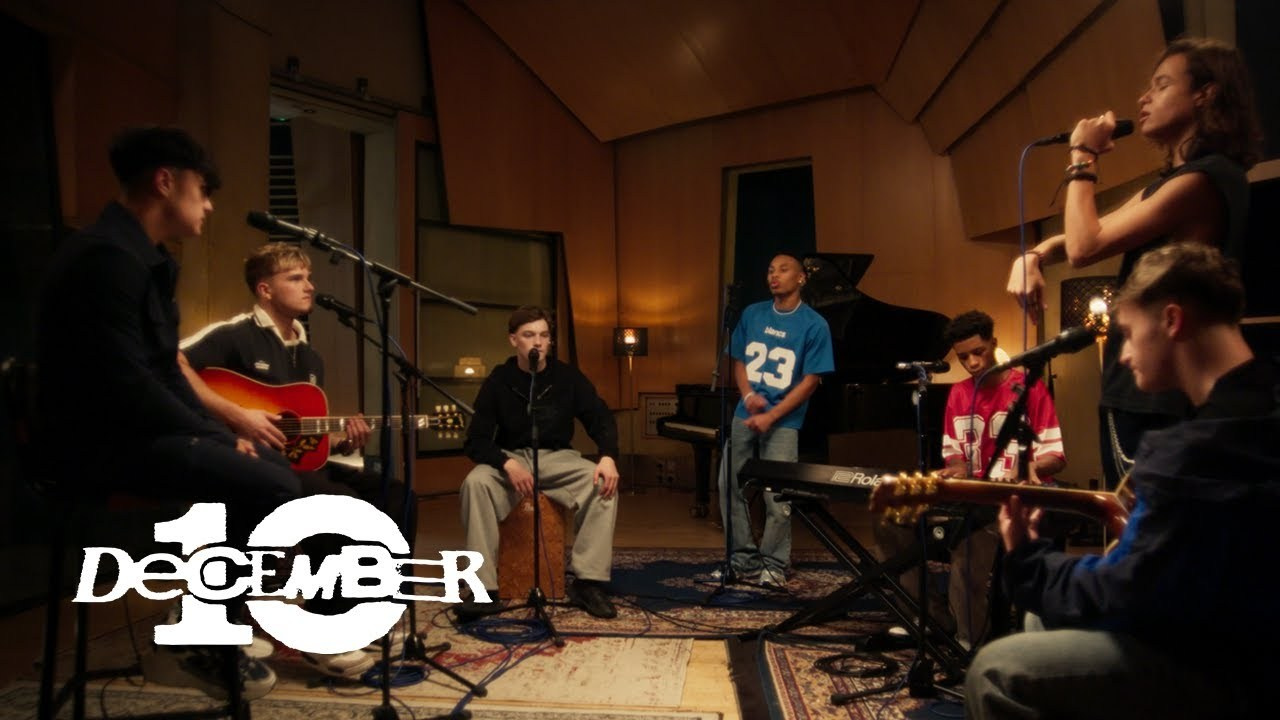 Новый бойбенд Саймона Коуэлла оказался в центре скандала из-за названия | FOTKAI