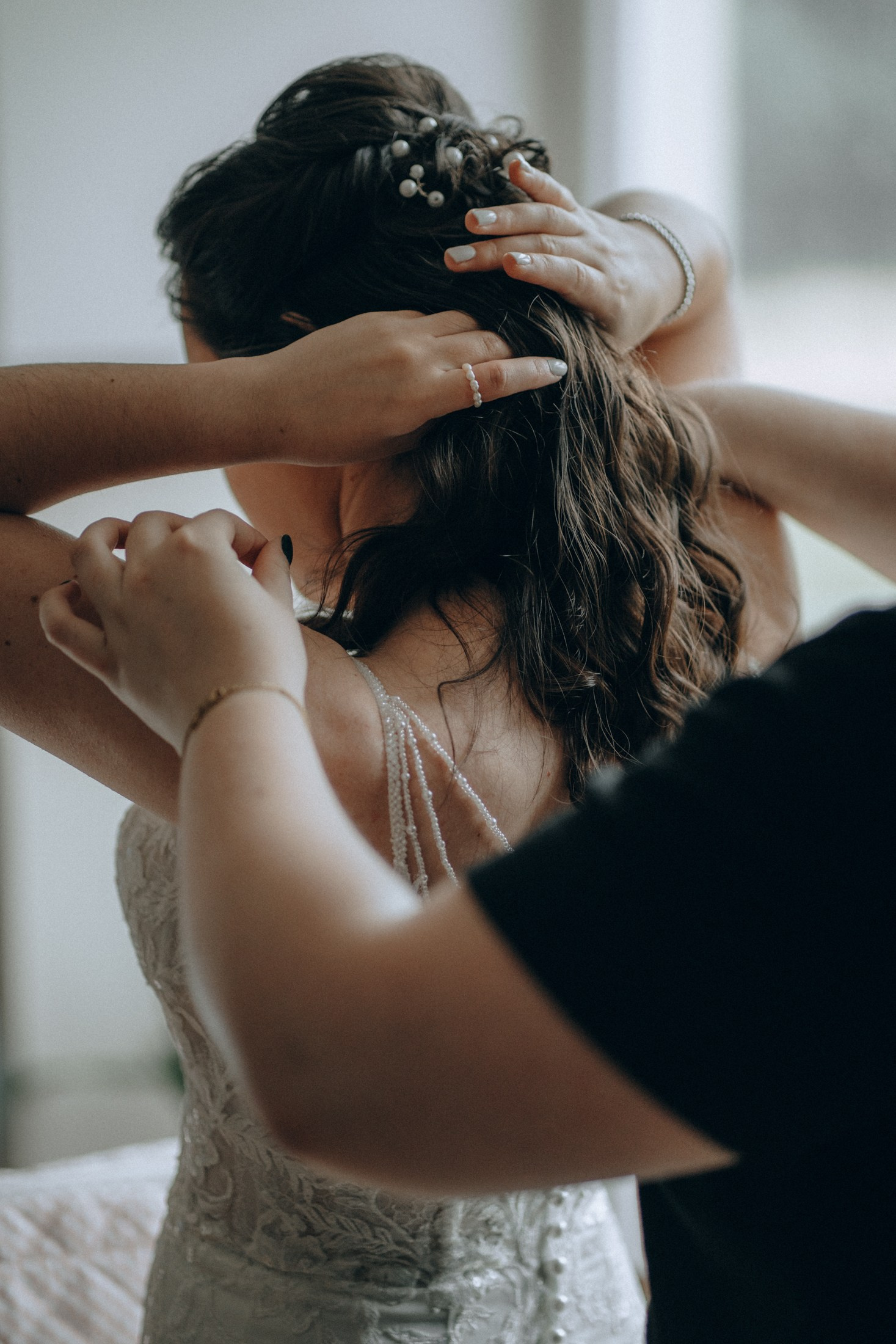 Brautfrisur mit Blumen – Detailaufnahme Hochzeitsreportage Dresden