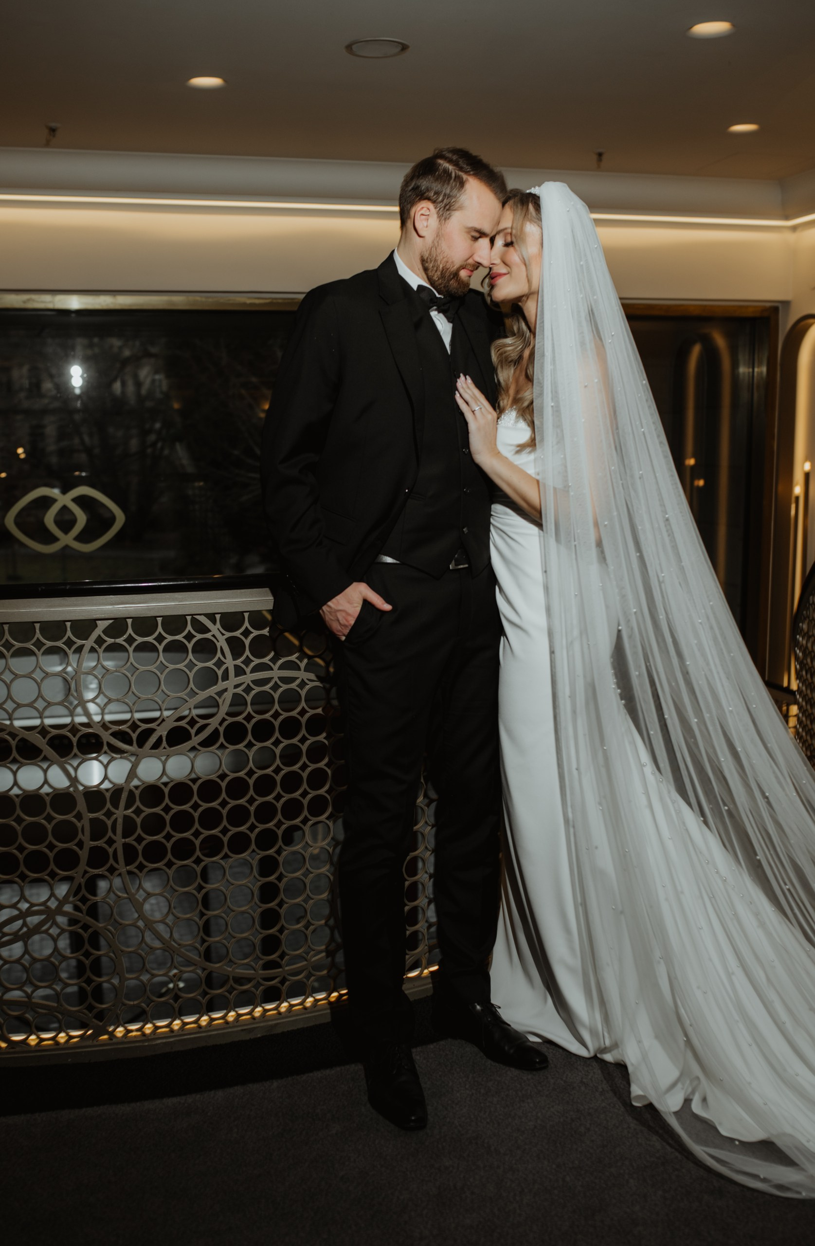 Elegantes Brautpaarportrait – Hochzeitsfotografie Würzburg