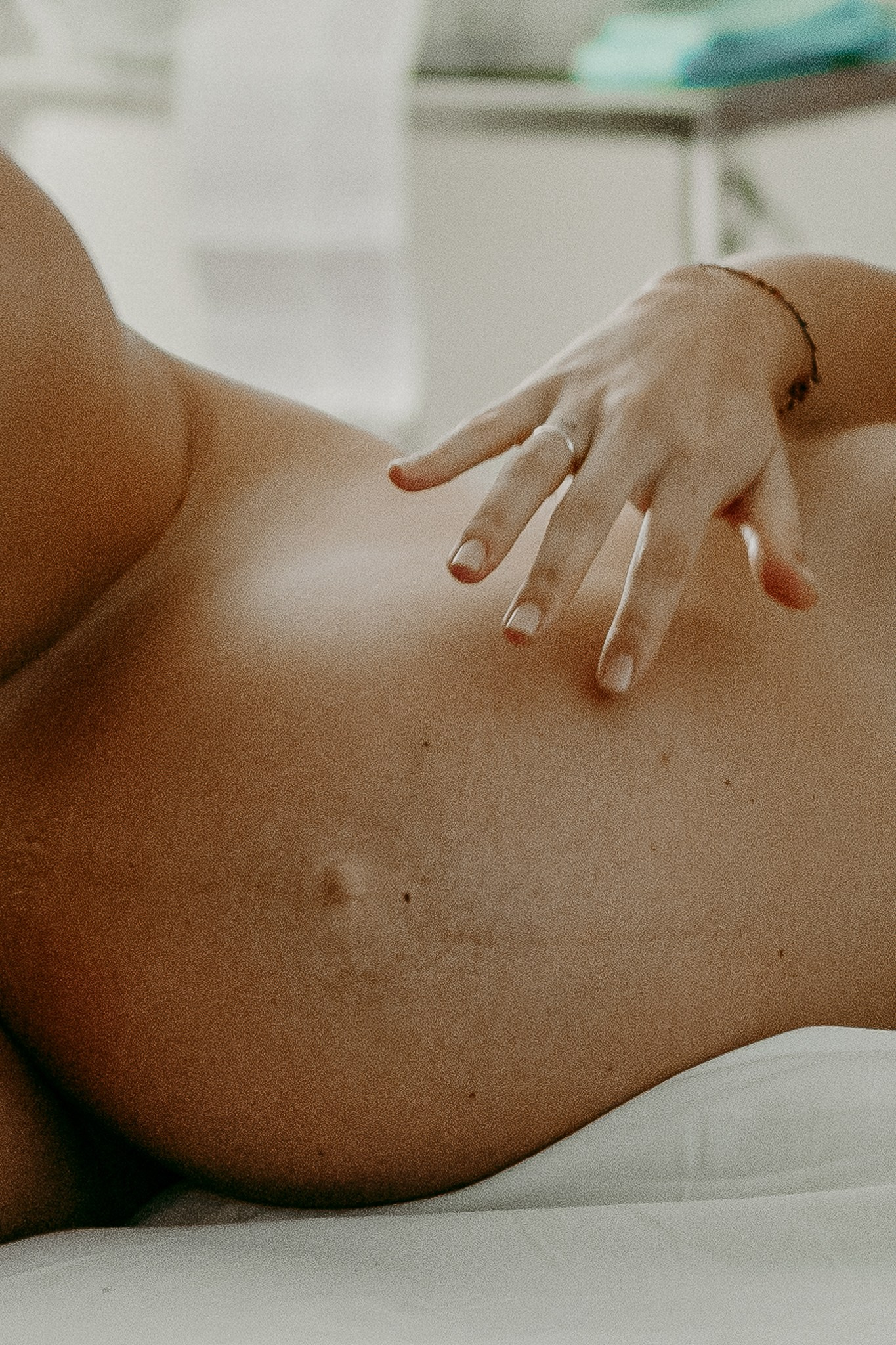 A importância de preservar os momentos mais significativos da maternidade. Filmes e fotos de parto e família com estética cinematográfica