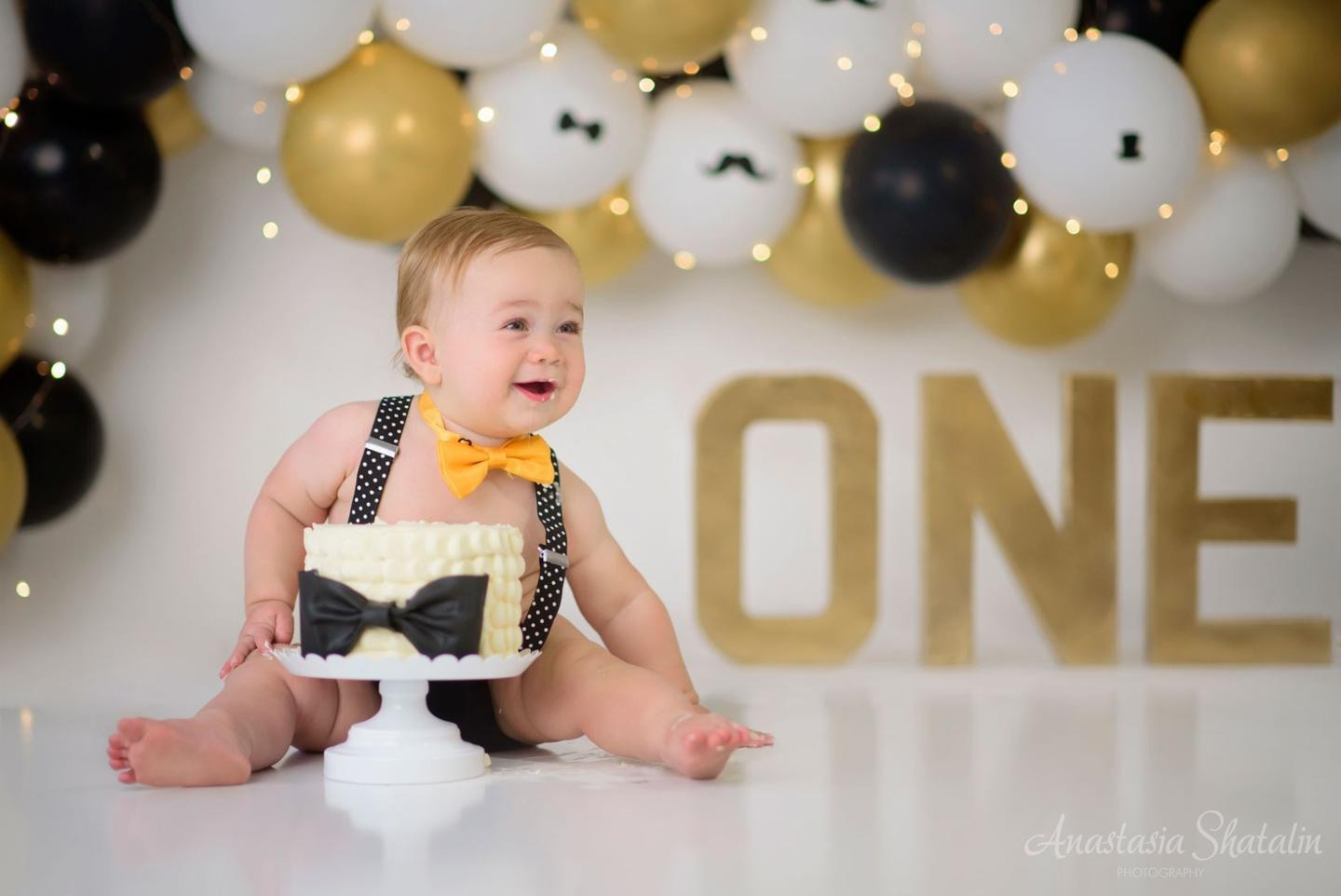 1st birthday and cake smash photographer. Family photographer in Roseville, Rocklin, Folsom, Sacramento