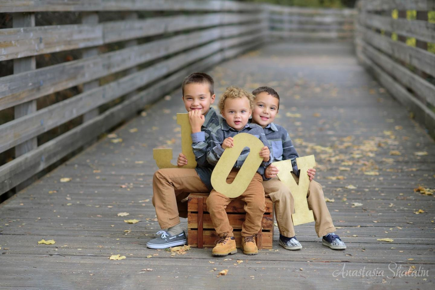 Wooden bridge in Folsom, CA. Perfect location for a photo shoot. Family photographer in Roseville, Rocklin, Folsom, Sacramento