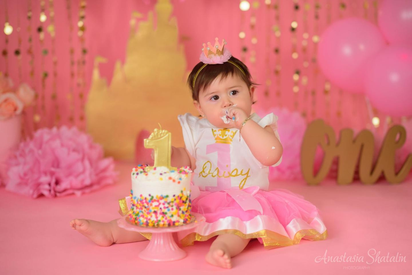 Princess cake smash Roseville, Rocklin, Folsom. Family photographer in Roseville, Rocklin, Folsom, Sacramento