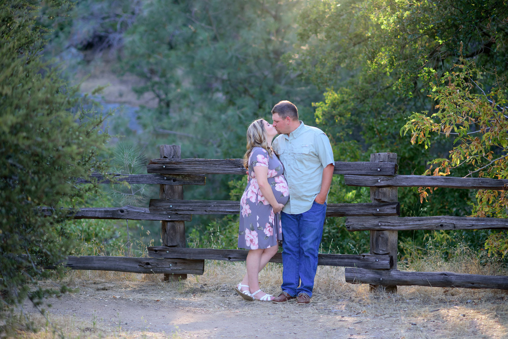 Country style maternity photo mini session in Penryn, CA. Family photographer in Roseville, Rocklin, Folsom, Sacramento