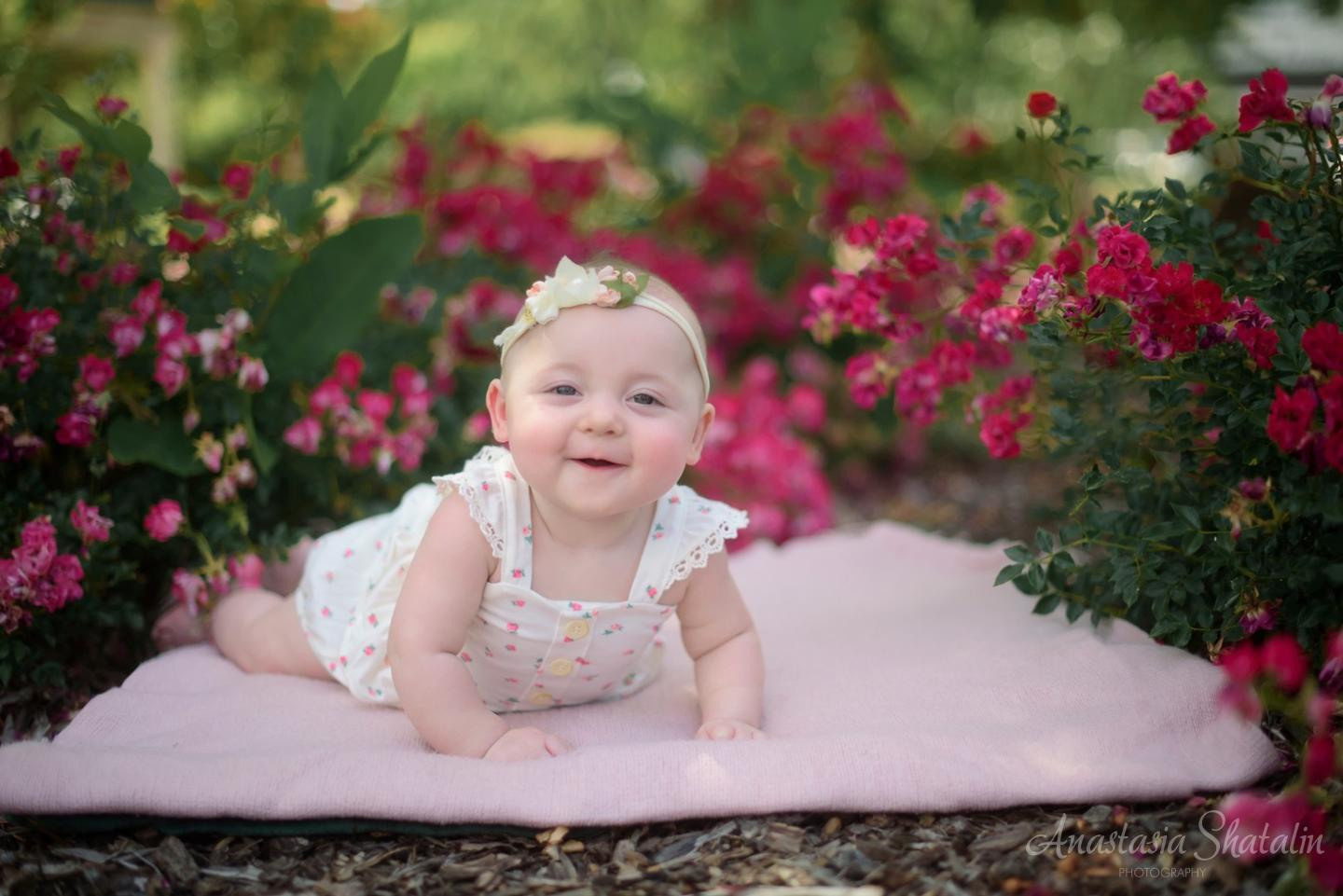 Baby infant photographer Rocklin Roseville Sacramento. Family photographer in Roseville, Rocklin, Folsom, Sacramento