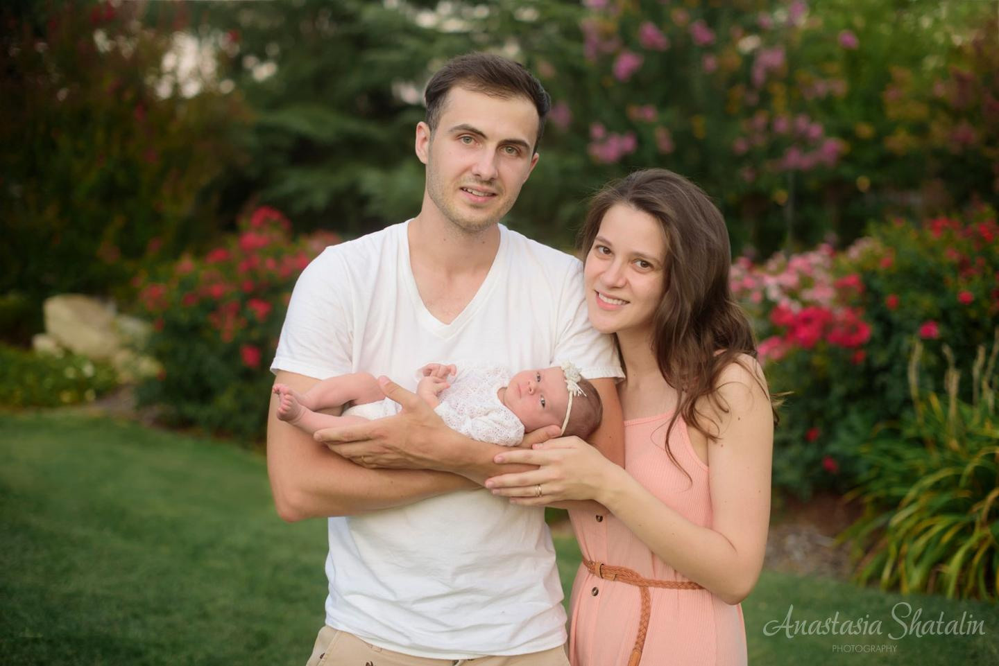 Outdoor newborn photos. Newborn photographer Rocklin. Family photographer in Roseville, Rocklin, Folsom, Sacramento