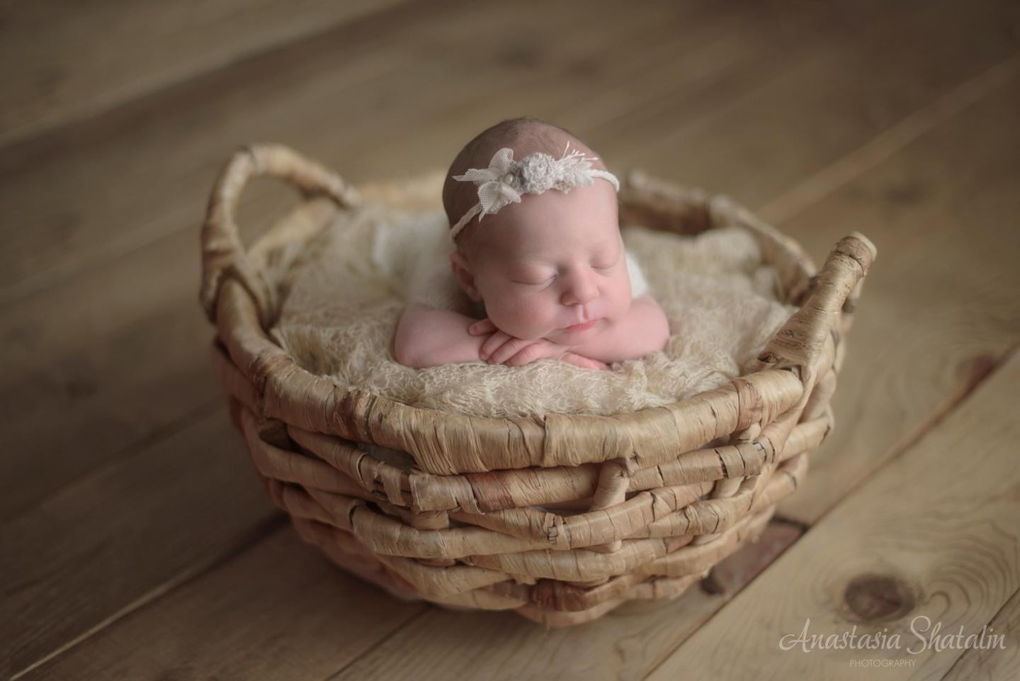 Newborn photography Sacramento. Family photographer in Roseville, Rocklin, Folsom, Sacramento