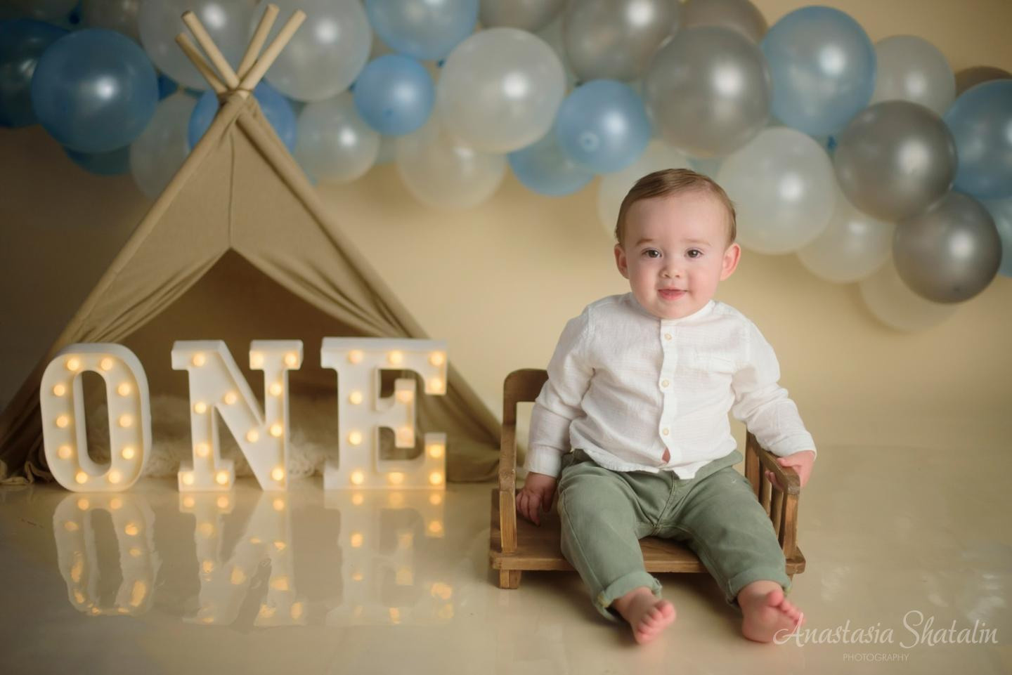 Mateo’s first birthday and cake smash photos. Photographer in Rocklin, CA. Family photographer in Roseville, Rocklin, Folsom, Sacramento