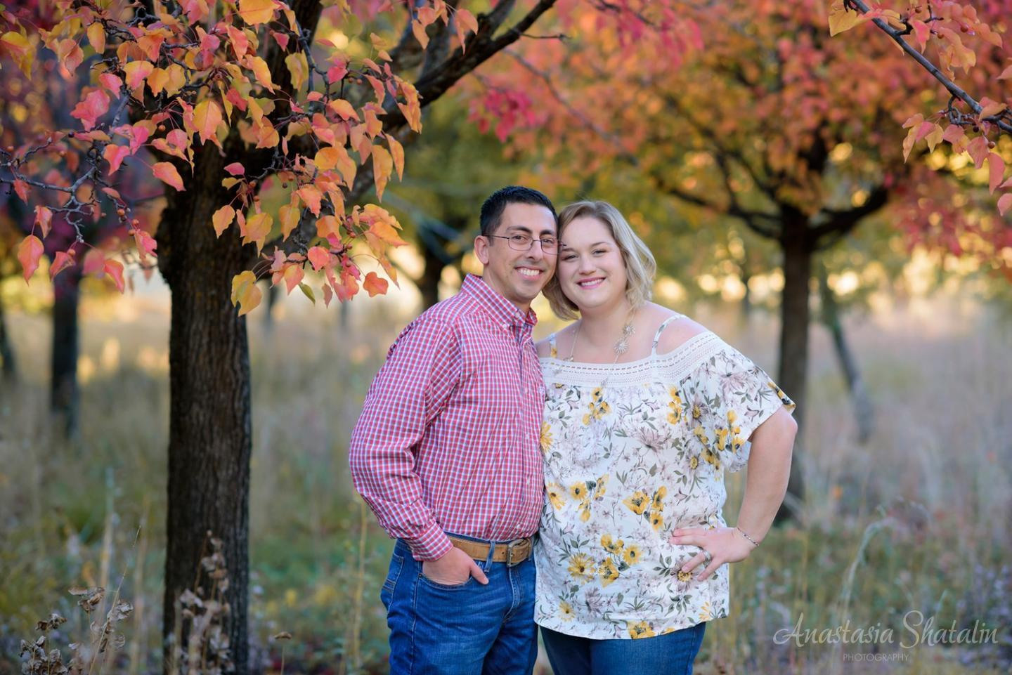 Outdoor fall location with family photographer. Family photographer in Roseville, Rocklin, Folsom, Sacramento