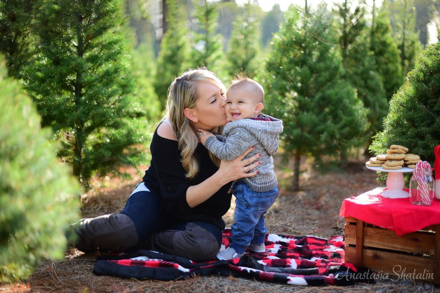 Christmas photography Roseville Christmas mini session Rocklin. Family photographer in Roseville, Rocklin, Folsom, Sacramento