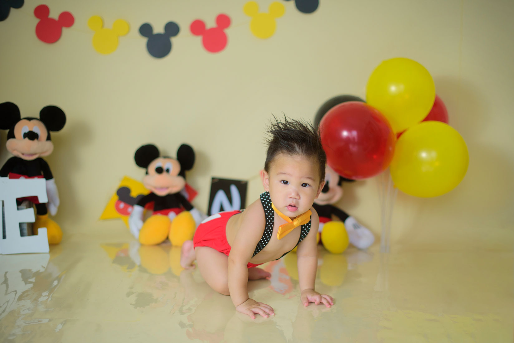 Mickey mouse first birthday session. Family photographer in Roseville, Rocklin, Folsom, Sacramento