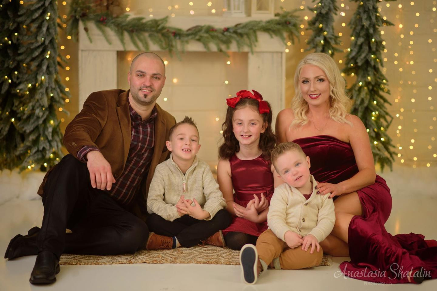 Christmas studio mini session Roseville, Rocklin, Sacramento, Folsom, Elk grove. Family photographer in Roseville, Rocklin, Folsom, Sacramento