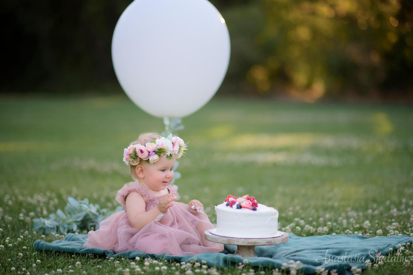 Sunset cake smash 1st birthday photography Rocklin, CA. Family photographer in Roseville, Rocklin, Folsom, Sacramento