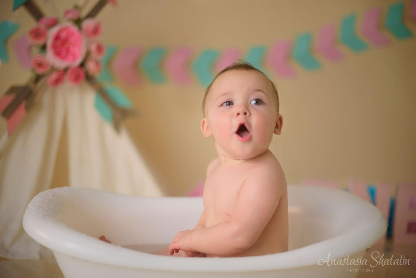 Wild one girl cake smash first birthday Rocklin. Family photographer in Roseville, Rocklin, Folsom, Sacramento