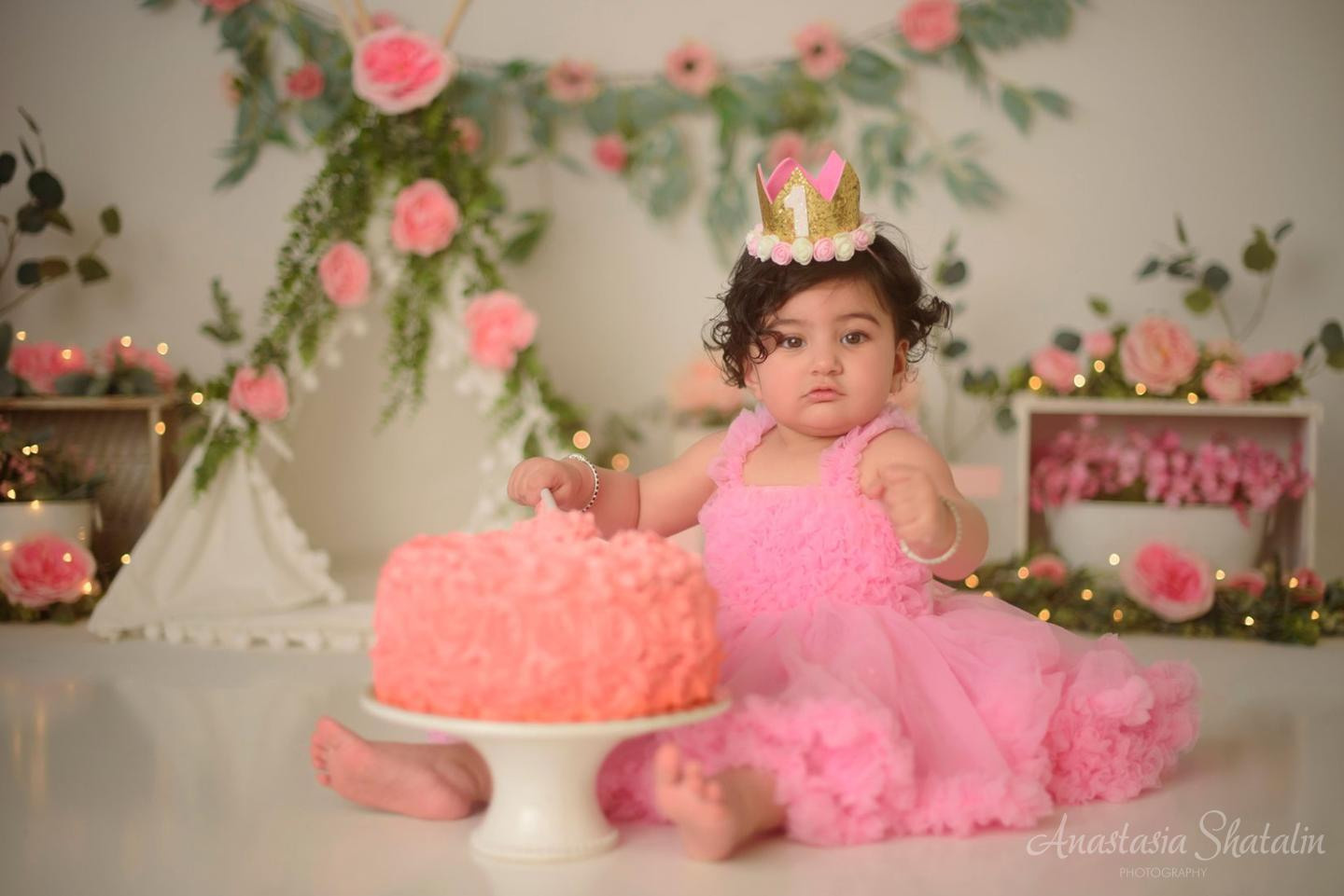 Smashing cake photography Roseville. Family photographer in Roseville, Rocklin, Folsom, Sacramento