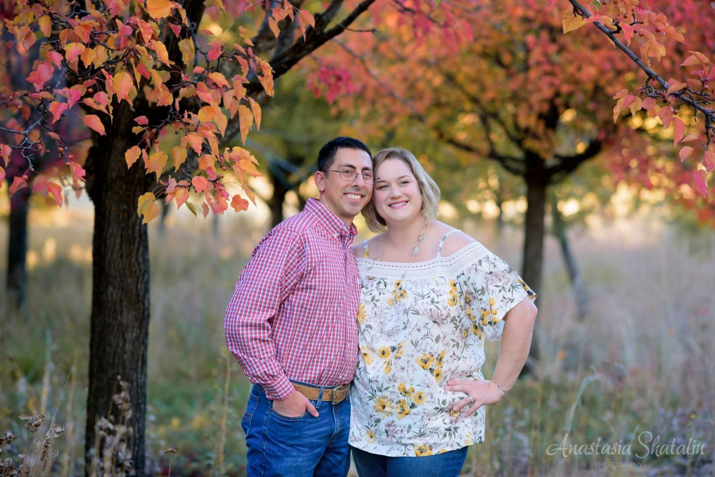 Outdoor fall location with family photographer. Family photographer in Roseville, Rocklin, Folsom, Sacramento