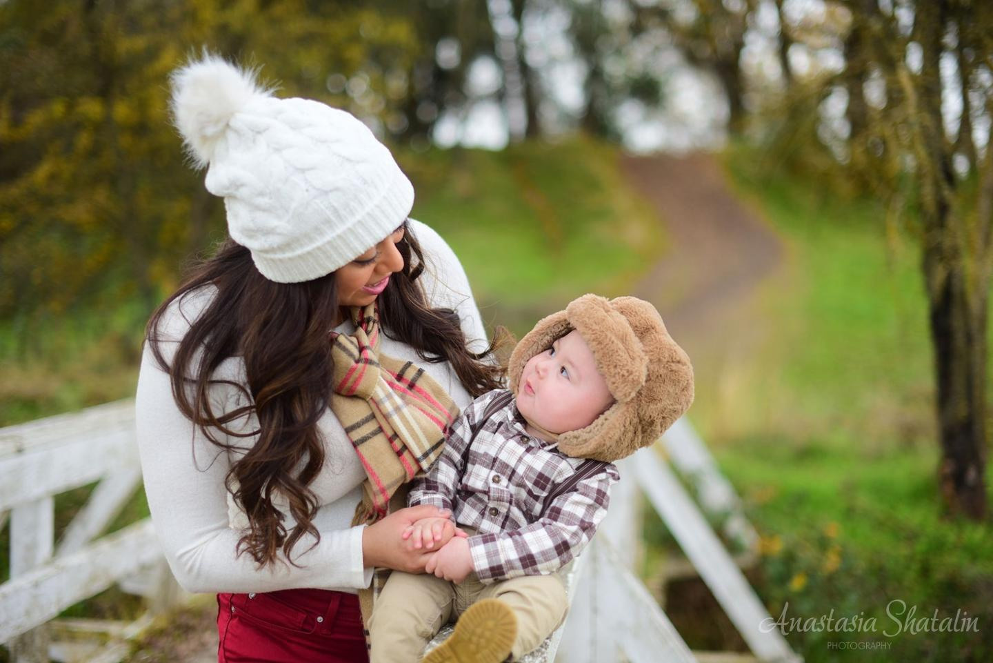 Family photo shoot Gibson ranch park winter time. Family photographer in Roseville, Rocklin, Folsom, Sacramento