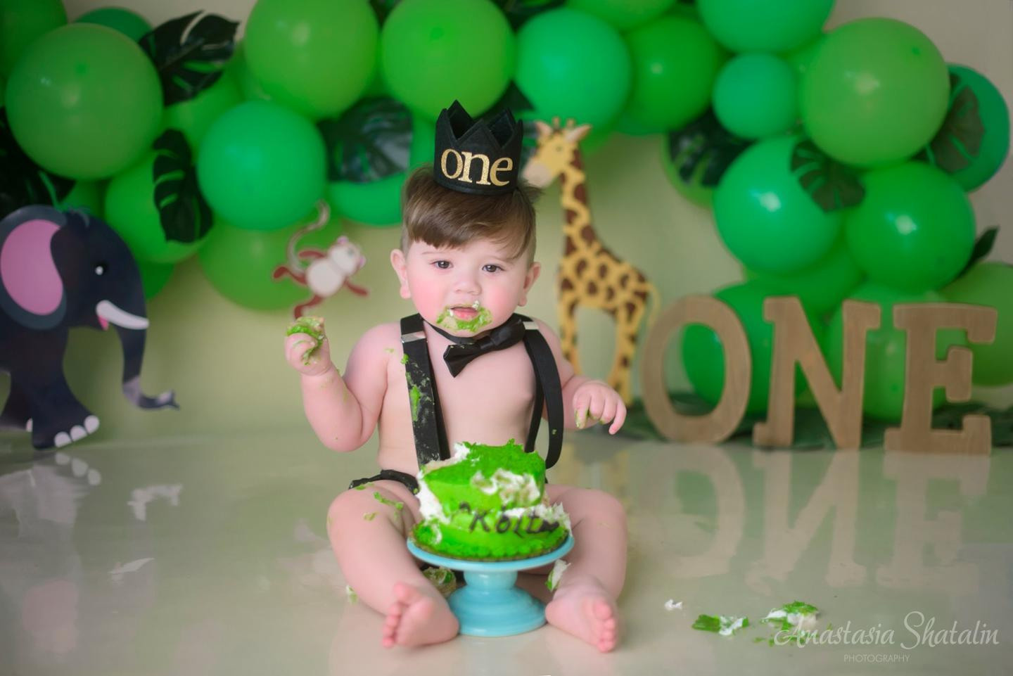 Tarzan jungle cake smash photography Sacramento. Family photographer in Roseville, Rocklin, Folsom, Sacramento