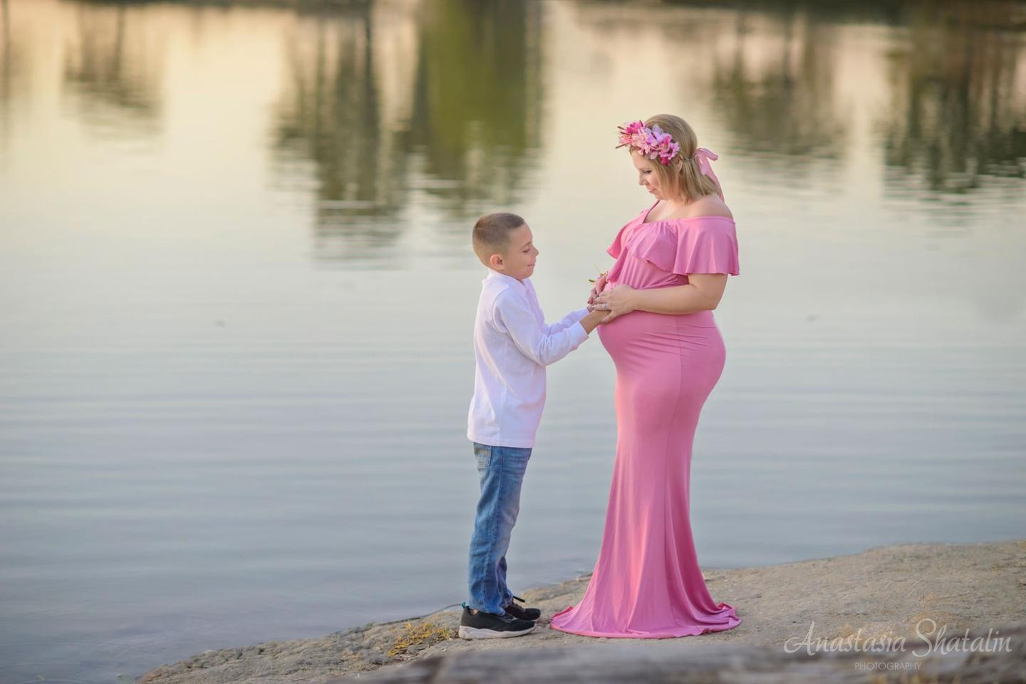 Maternity photoshoot. Family photographer in Roseville, Rocklin, Folsom, Sacramento