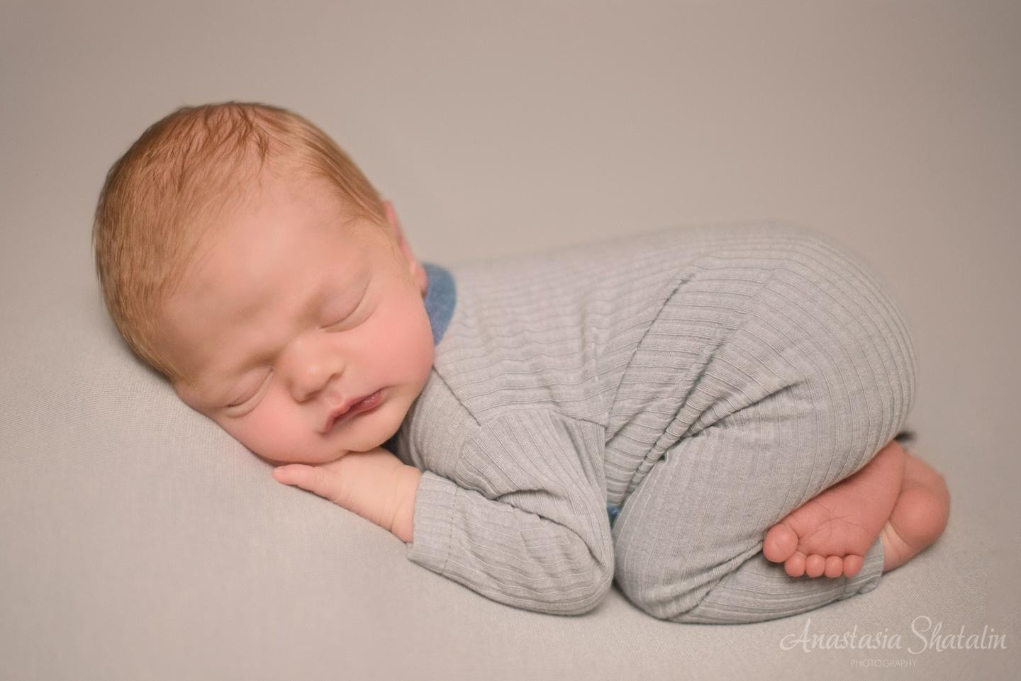 Newborn photographer Rocklin California. Family photographer in Roseville, Rocklin, Folsom, Sacramento