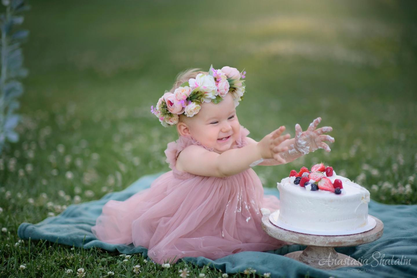 Sunset cake smash 1st birthday photography Rocklin, CA. Family photographer in Roseville, Rocklin, Folsom, Sacramento