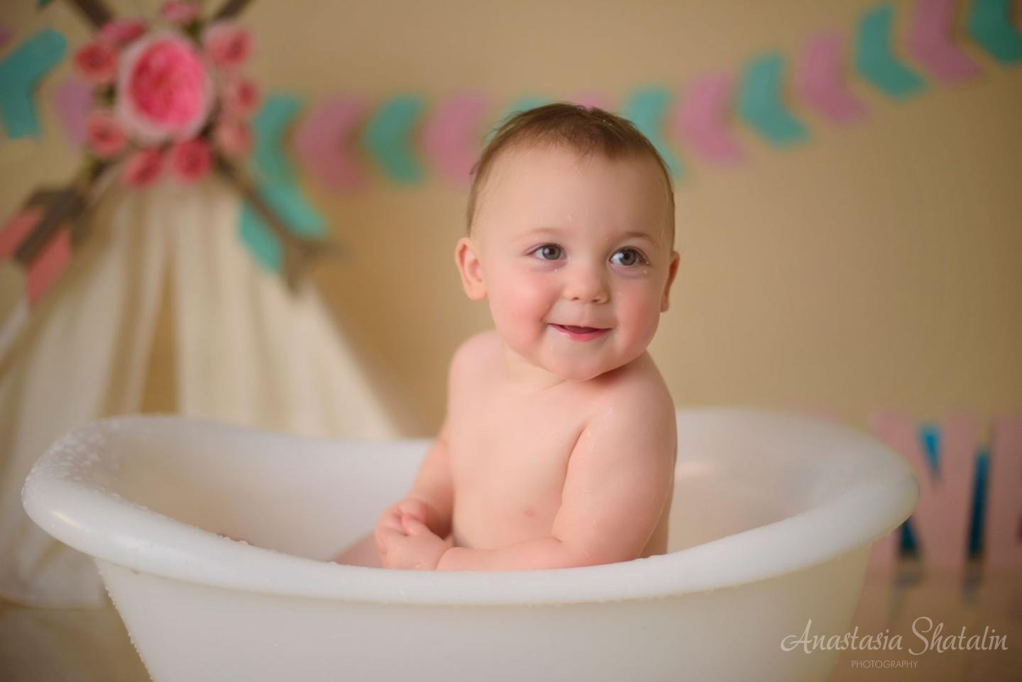 Wild one girl cake smash first birthday Rocklin. Family photographer in Roseville, Rocklin, Folsom, Sacramento