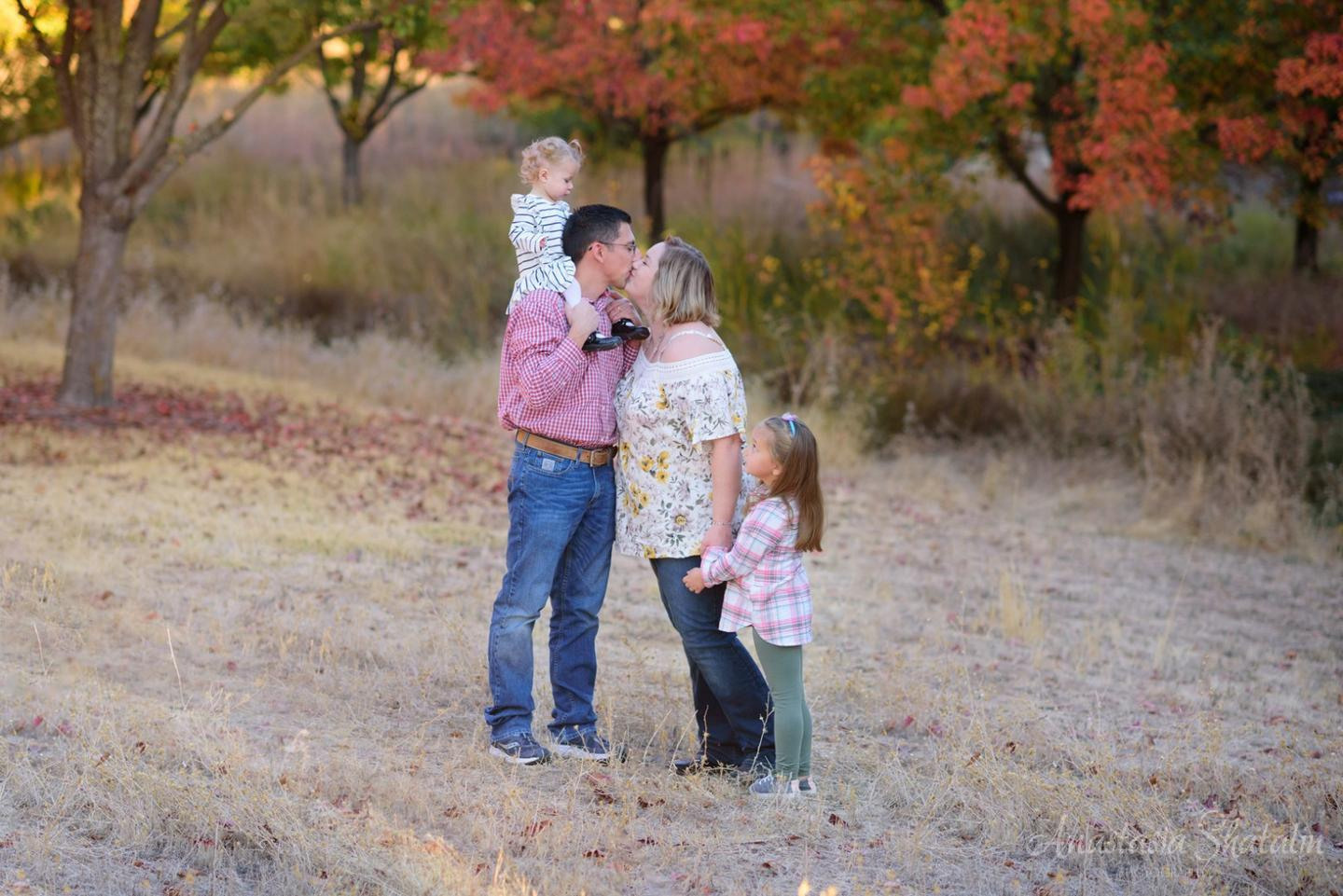 Outdoor fall location with family photographer. Family photographer in Roseville, Rocklin, Folsom, Sacramento